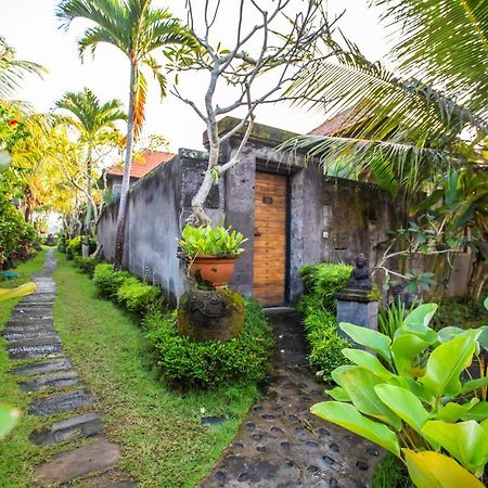 Asri Sari Villa Ubud ภายนอก รูปภาพ